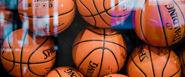 特写机位视角 - 球员面部表情与庆祝动作特写